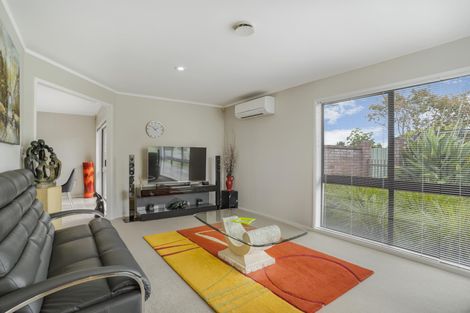 Photo of property in 2/10 Pinewood Grove, Botany Downs, Auckland, 2010