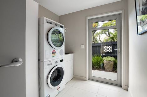 Photo of property in 30 Ngarata Avenue, Mount Maunganui, 3116