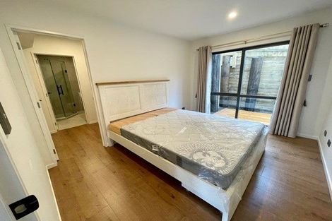 Photo of property in 1 Lawson Creek Street, Massey, Auckland, 0614