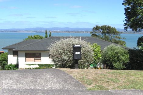 Photo of property in 18 Brigantine Drive, Beach Haven, Auckland, 0626