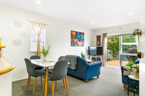 Photo of property in 13 Taikata Road, Te Atatu Peninsula, Auckland, 0610