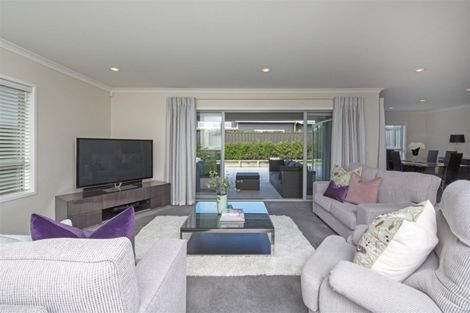 Photo of property in 6 Swindon Close, Mellons Bay, Auckland, 2014