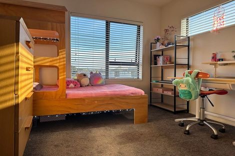 Photo of property in 1/4 Edgerton Road, Te Atatu Peninsula, Auckland, 0610