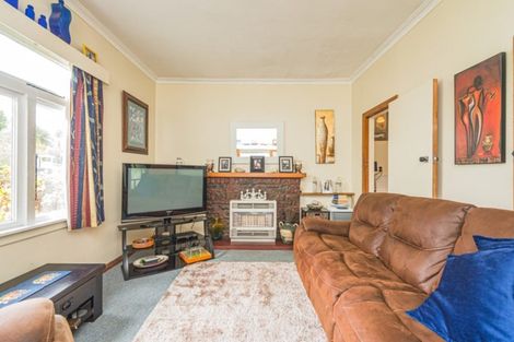 Photo of property in 64 Great North Road, Saint Johns Hill, Whanganui, 4500