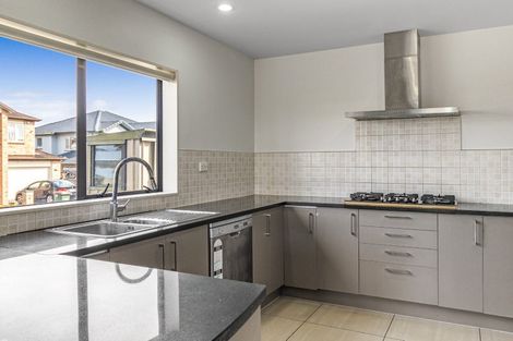 Photo of property in 37 Kestev Drive, Flat Bush, Auckland, 2016