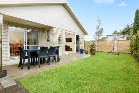 Photo of property in 2/100 Millers Road, Brookfield, Tauranga, 3110
