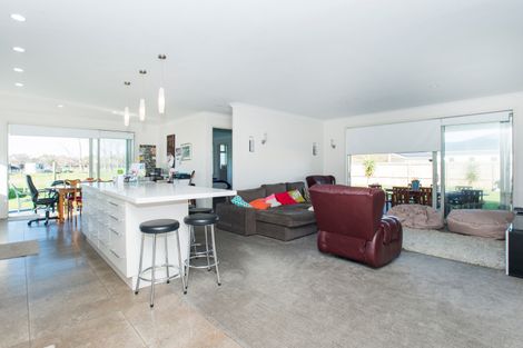 Photo of property in 52 Hamilton Drive, Wainui, Gisborne, 4010