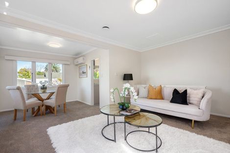 Photo of property in 2/306 Beach Road, Campbells Bay, Auckland, 0630