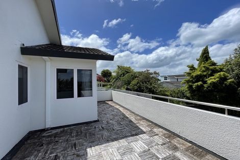 Photo of property in 2/21 Calypso Place, Rothesay Bay, Auckland, 0630