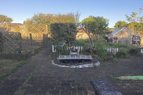 Photo of property in 18 Carole Crescent, Pakuranga, Auckland, 2010