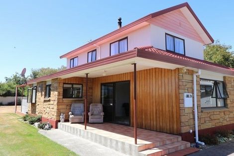 Photo of property in 57 Wikitoria Road, Putiki, Whanganui, 4501