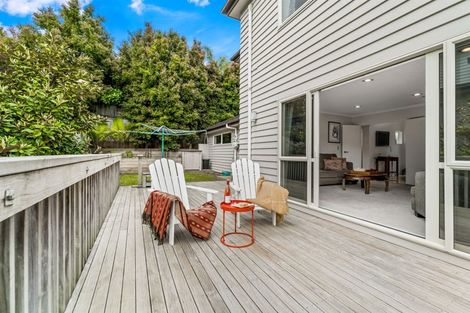 Photo of property in 80 Rising Parade, Fairview Heights, Auckland, 0632