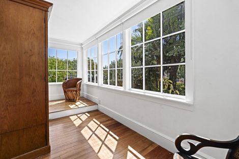 Photo of property in 90 Pendarves Street, New Plymouth, 4310