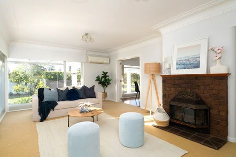 Photo of property in 33 Covil Avenue, Te Atatu South, Auckland, 0610