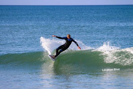 Photo of property in 15 Blue Moon Rise, Langs Beach, 0582