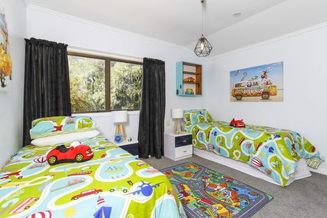 Photo of property in 21 Kauri Loop Road, Oratia, Auckland, 0604