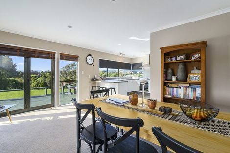 Photo of property in 4 Jasmine Place, Fitzherbert, Palmerston North, 4410