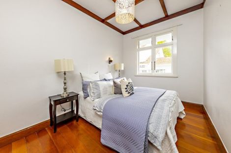 Photo of property in 14 Waiohua Road, Greenlane, Auckland, 1061