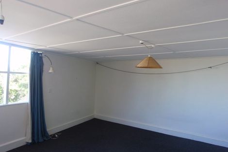 Photo of property in 2 Sugarloaf Road, Brooklyn, Wellington, 6021