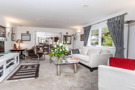 Photo of property in 10 Opanuku Road, Henderson Valley, Auckland, 0612