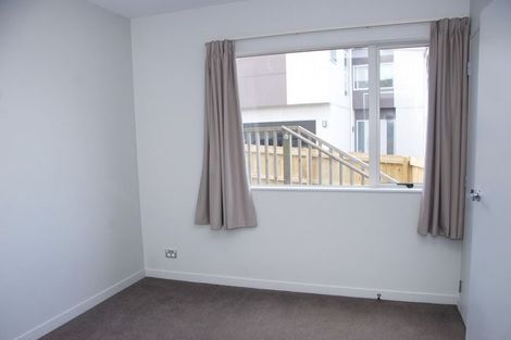 Photo of property in 559b Glenfield Road, Glenfield, Auckland, 0629