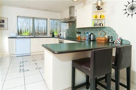Photo of property in 21 Taroka Close, Pinehill, Auckland, 0632