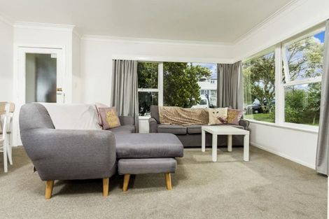 Photo of property in 1/32 Old Lake Road, Narrow Neck, Auckland, 0624