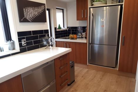 Photo of property in 5 West Harbour Drive, West Harbour, Auckland, 0618