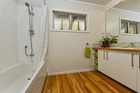 Photo of property in 2/49 Seaview Road, Glenfield, Auckland, 0629