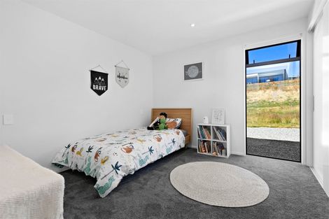 Photo of property in 18 Sapphire Spring Rise, Wanaka, 9305