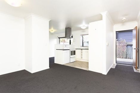 Photo of property in 4 Cliff View Drive, Green Bay, Auckland, 0604