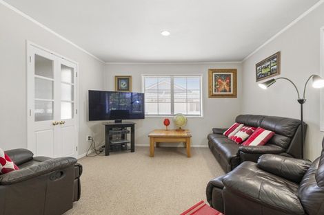 Photo of property in 12 Cumbrian Place, Conifer Grove, Takanini, 2112