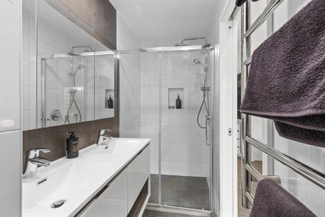 Photo of property in 22 Fairview Crescent, Kelburn, Wellington, 6012