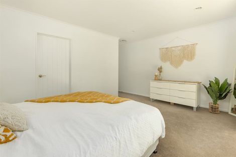 Photo of property in 22 Bluewater Place, Paraparaumu, 5032