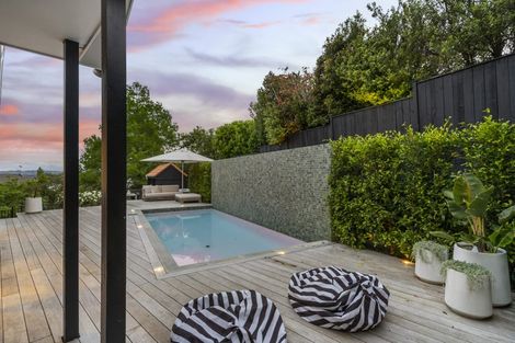 Photo of property in 16 Fenton Terrace, Cockle Bay, Auckland, 2014