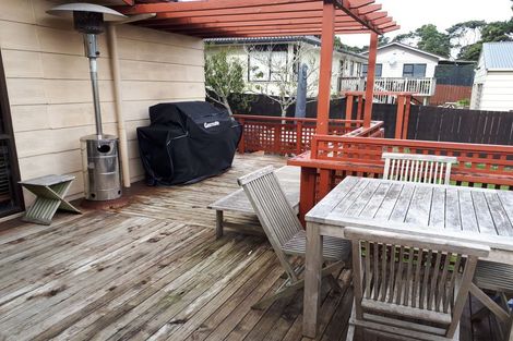 Photo of property in 5 West Harbour Drive, West Harbour, Auckland, 0618