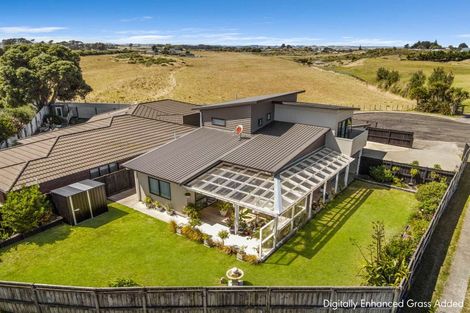 Photo of property in 13 Kamahi Street, Castlecliff, Whanganui, 4501