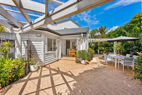 Photo of property in 10a Scarboro Terrace, Murrays Bay, Auckland, 0630