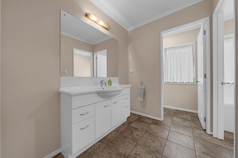 Photo of property in 5b Raukawa Grove, Waiuku, 2123