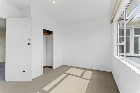 Photo of property in 44 Egmont Road, Waiwhakaiho, New Plymouth, 4312