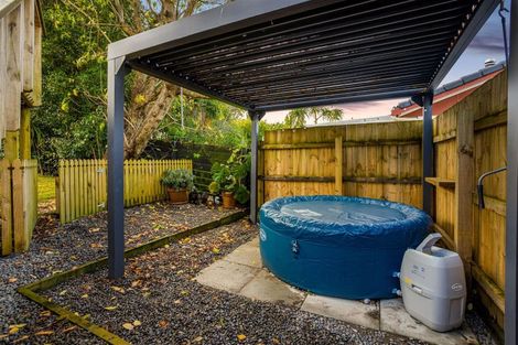 Photo of property in 58 Hartley Terrace, Massey, Auckland, 0614