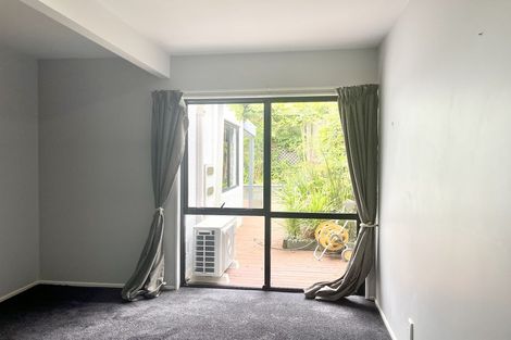 Photo of property in 3/252 East Coast Road, Forrest Hill, Auckland, 0620