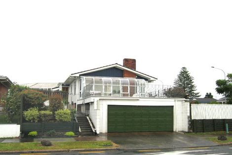 Photo of property in 1 Chelsea View Drive, Chatswood, Auckland, 0626