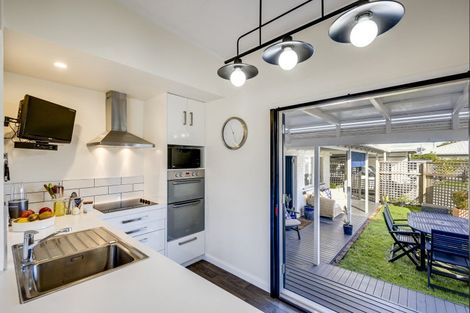 Photo of property in 206 Lyndon Road West, Hastings, 4122