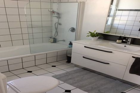 Photo of property in 60 Lathrope Road, Kumeu, 0892