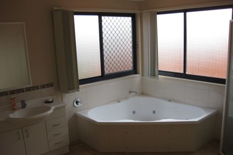 Photo of property in 4 Parkwood Crescent, Gulf Harbour, Whangaparaoa, 0930