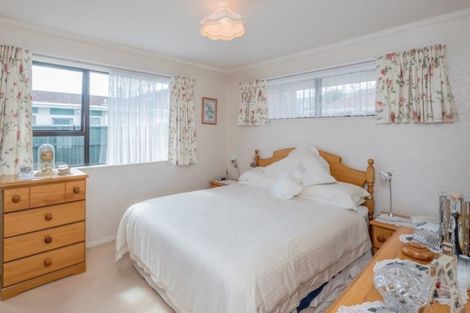 Photo of property in 15 Oriwa Street, Waikanae, 5036