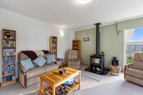 Photo of property in 16 Maunder Street, Marton, 4710