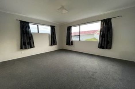 Photo of property in 26a Cheltenham Terrace, Newlands, Wellington, 6037