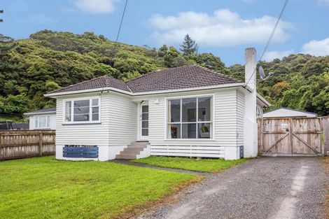 Photo of property in 123 Wellington Road, Wainuiomata, Lower Hutt, 5014